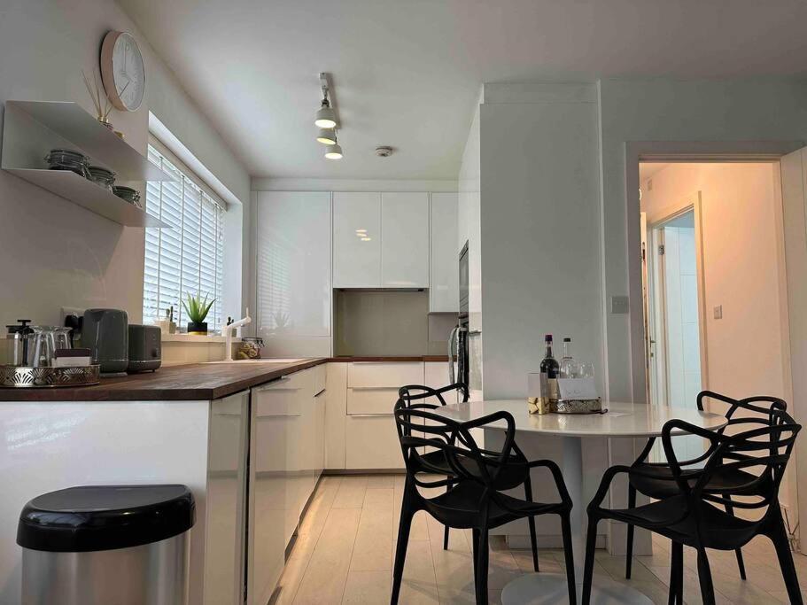 Chetwynd Paradise Apartment ลอนดอน ภายนอก รูปภาพ