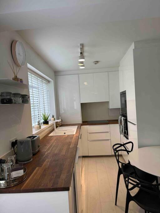Chetwynd Paradise Apartment ลอนดอน ภายนอก รูปภาพ